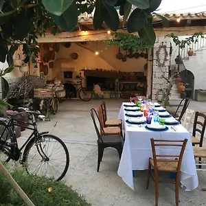 Couette-café Lughia, Tortolì